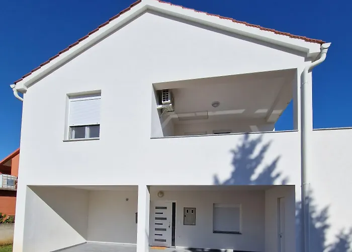 Apartment Spacious Bela Vista - By Ta Leut Agency Vir